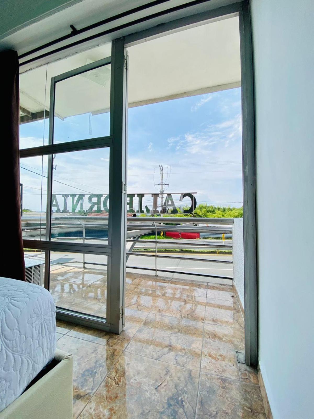 Hotel West California Puerto Espejo Bagian luar foto