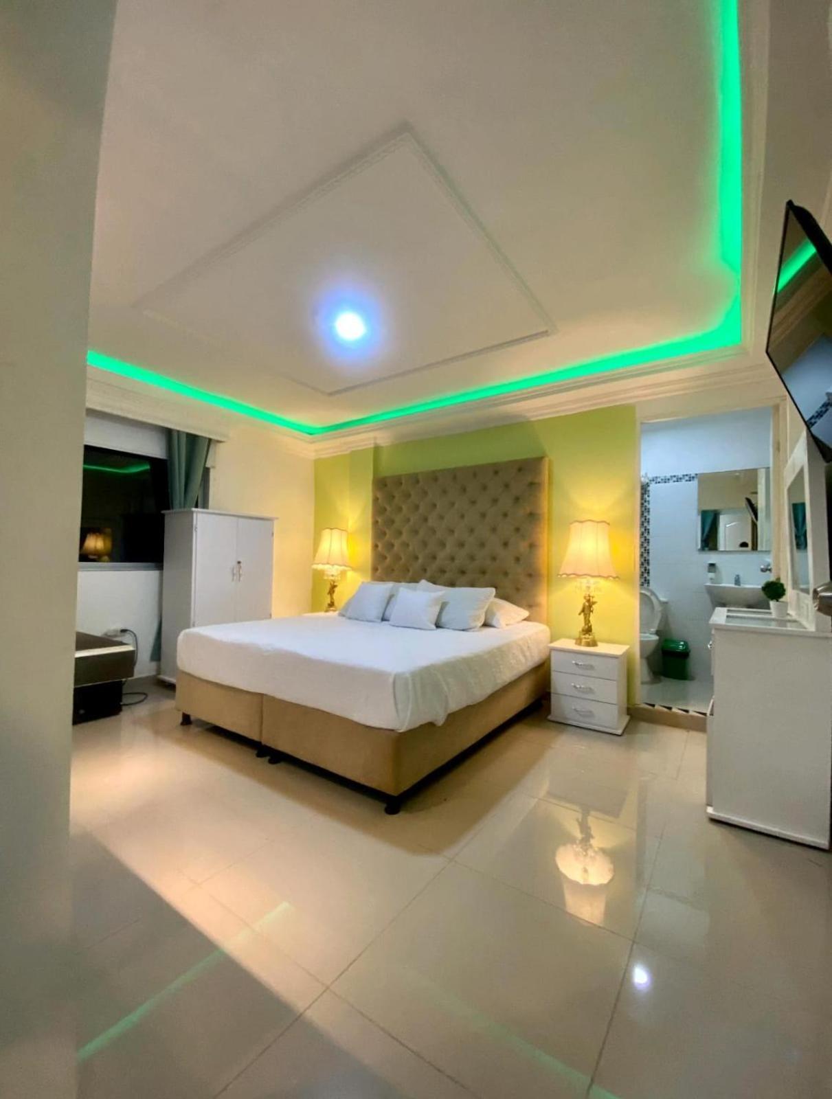 Hotel West California Puerto Espejo Bagian luar foto