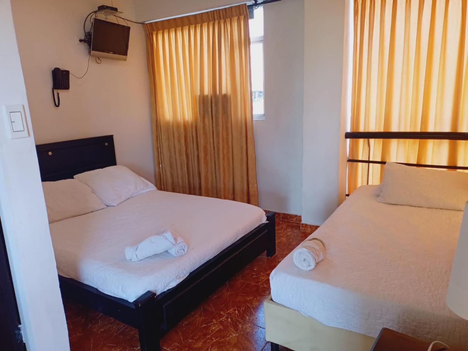 Hotel West California Puerto Espejo Bagian luar foto